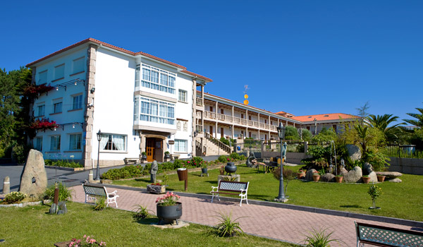 Aparthotel Punta Cabicastro