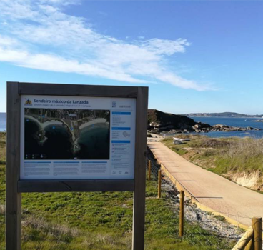 Cartel informativo del Sendero mágico de A Lanzada