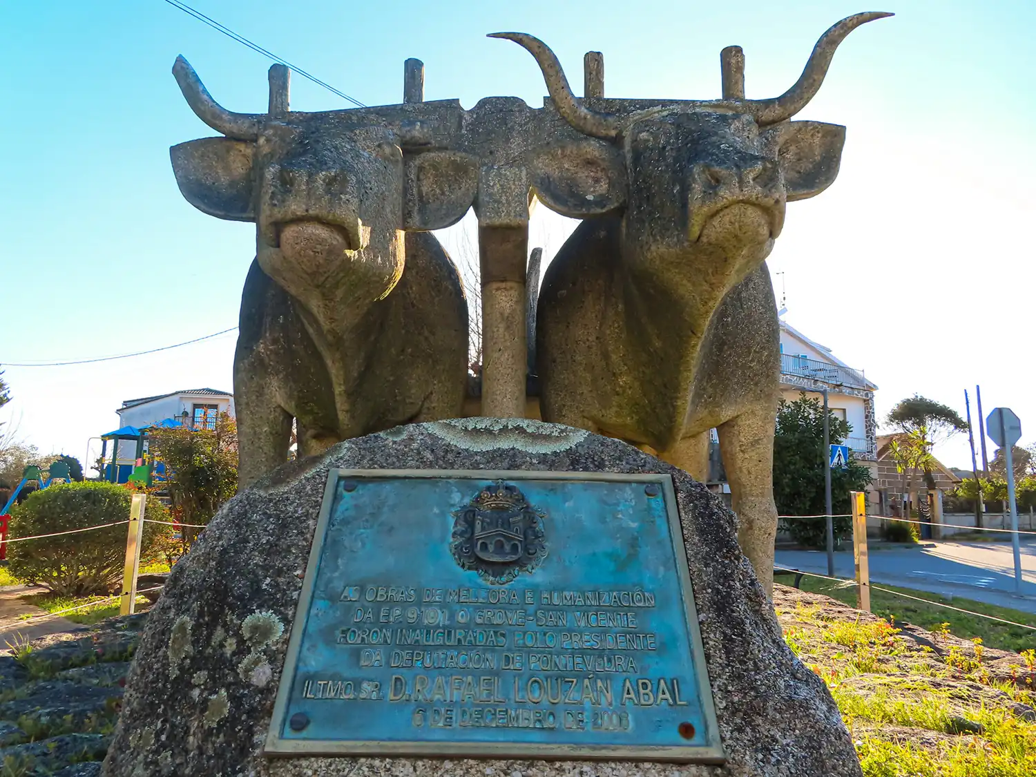 Monument to the labrego cart